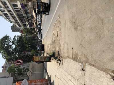 Iconic Road turns into a disaster at Khar West