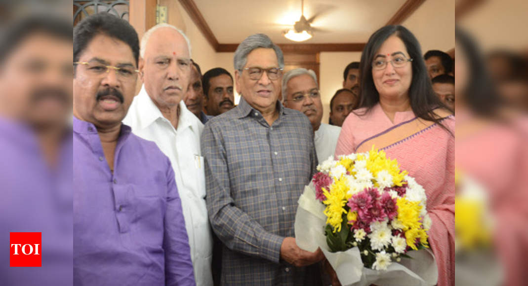 Sumalatha Ambareesh to back NDA, not join BJP | Bengaluru News - Times ...