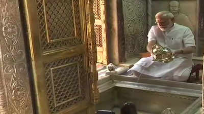 Prime Minister Narendra Modi offers prayers at Kashi Vishwanath temple, thanks voters