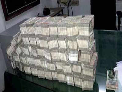 Chennai Robbery Chennai Cops On Heels Biker Drops Rs 1 5 Crore