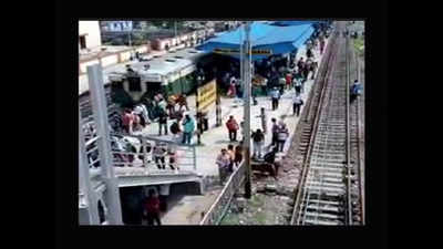 Kolkata: Commuters suffer as post-election violence throws trains off track