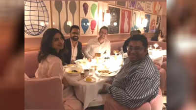 Priyanka Chopra chills with her friends in London