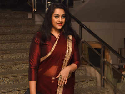 Meena Sex Videos Telugu - Actress Meena at the launch of The Lash Studio at Khader Nawaz Khan road |  Events Movie News - Times of India