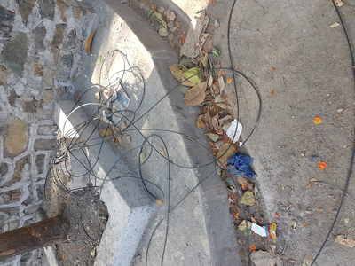 Thin cable wire left on Road