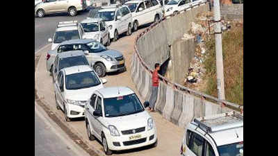 Unhappy Delhi HC raps authorities for illegal parking