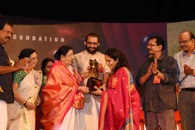Sujatha bags Kamukara award