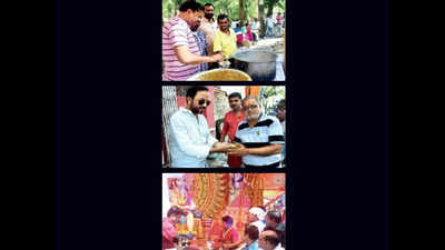 Devout rozedars prepare bhandara in Lucknow of tehzeeb