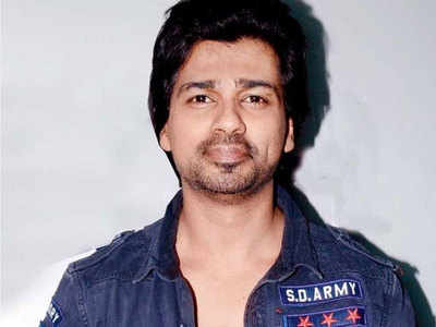 Nikhil Dwivedi gets into war-of-words with man who called Salman Khan and Sanjay Dutt "convicts"