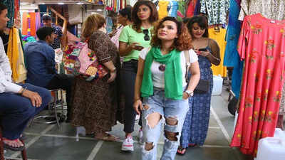 Actresses Minissha, Delnaaz, Kishwer, Guddi and Chitrashi on a shopping spree in Jaipur