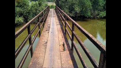 Metal bridge linking Mayem to Aldona on brink of collapse