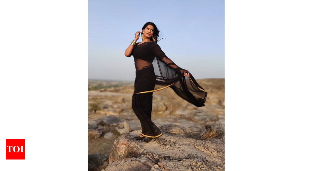 Poonam Dubey shares a stunning picture in black saree | Bhojpuri Movie ...