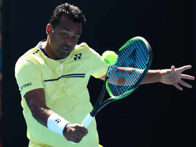 Leander Paes crashes out of French Open men's doubles