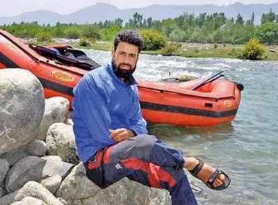 Kashmiri raft guide saves five lives, loses own