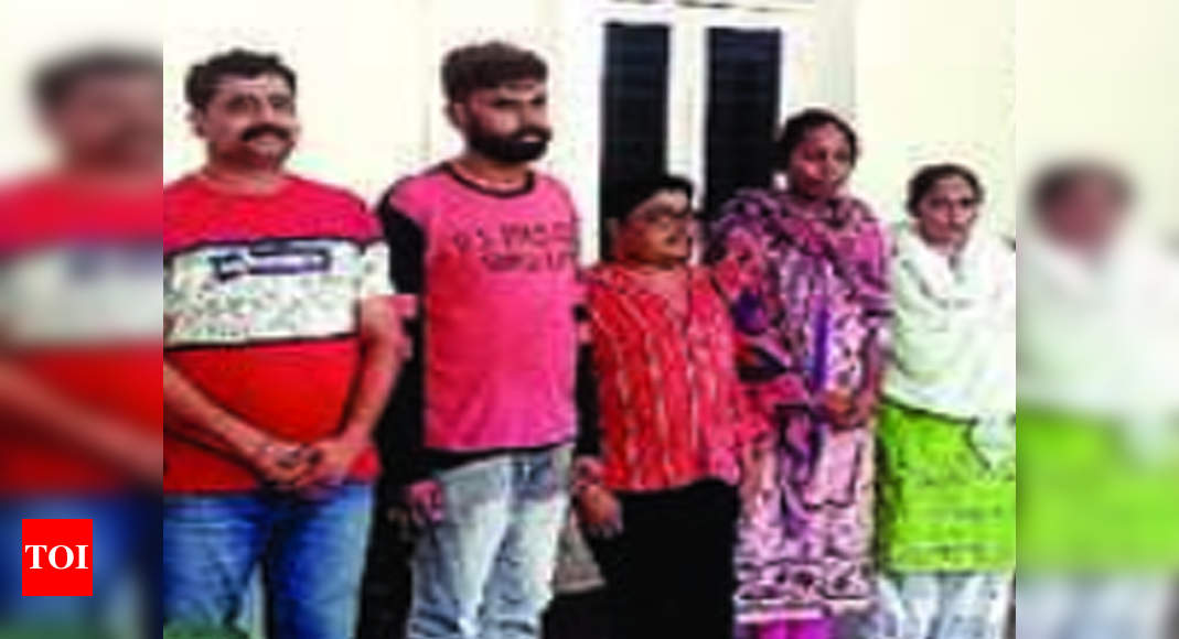 Gujarat: Dating racket busted, 5 held | Ahmedabad News - Times of India