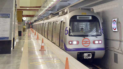 Delhi: AAP govt planning to make travelling in buses, Metro free for women
