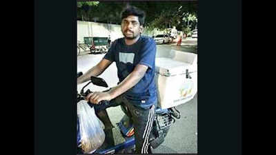 Entrepreneur hires man to feed strays in Anna Nagar