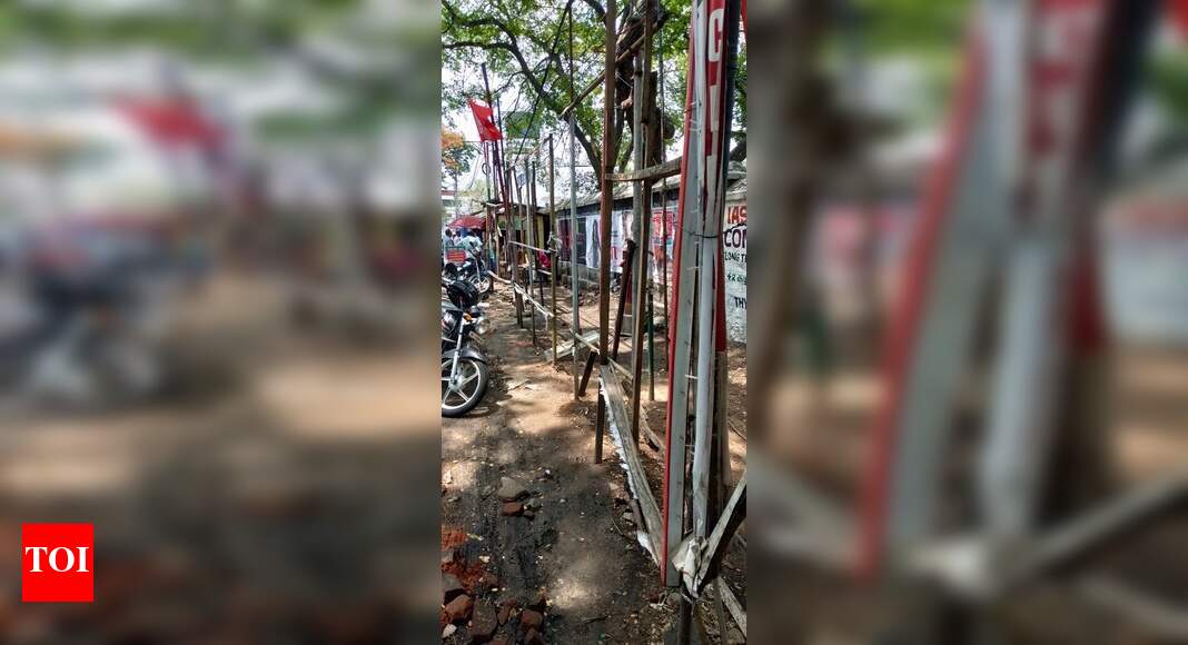 Footpath fully encroached near Railway office - Times of India