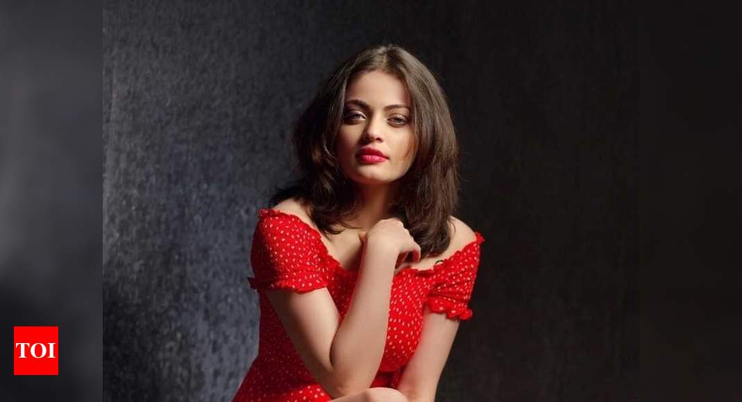 Salman Khan S Lucky No Time For Love Co Star Sneha Ullal Discharged From The Hospital Hindi Movie News Times Of India