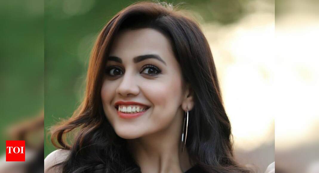 Check out Esha Kansara's beautiful throwback picture Gujarati Movie