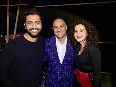 Taapsee Pannu and Vicky Kaushal pose for a picture with comedian Russell Peters