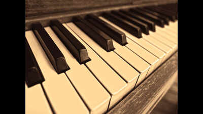 ‘Reprise’ singers present hit numbers to perfection