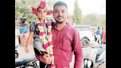 Surat: Five-year-old girl keeps roza for 22 innocent victims of devastating fire