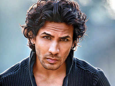 Vidyut Jammwal confirms Commando 3, says 'expect some spectacular action'  #FansnStars