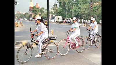 Patna: Students shun motor vehicles, switch to cycles