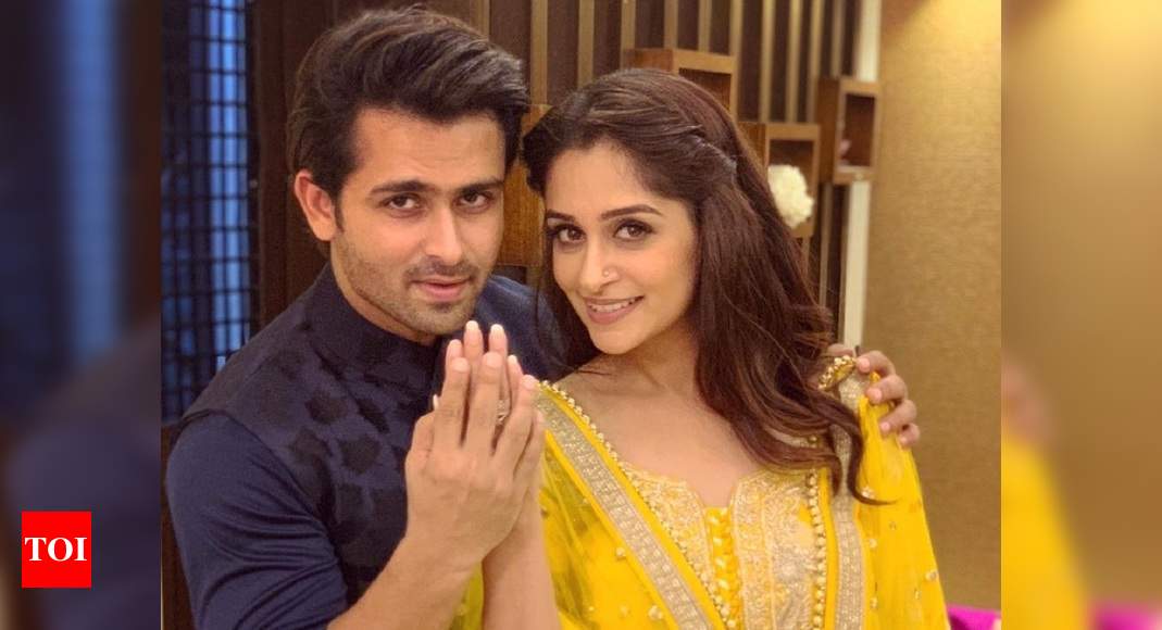 Bigg Boss 12 winner Dipika Kakar looks stunning in yellow as she ...