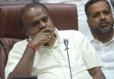 Govt will complete full term, says Kumaraswamy after son speaks of polls