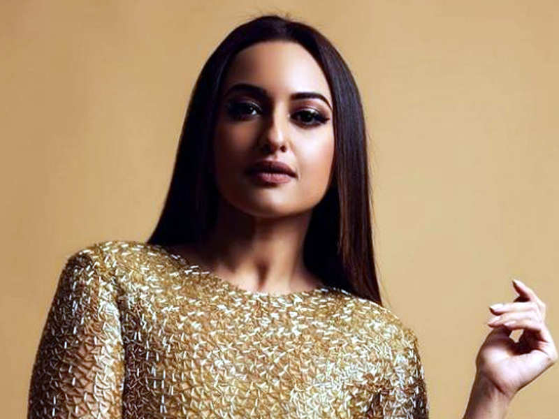 Sonakshi Sinha Shares A Glimpse Of Her ‘mission Mangal Team Hindi Movie News Times Of India