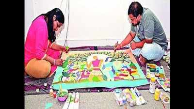 Artists paint canvas with Gond myths, folklores paint at IGRMS