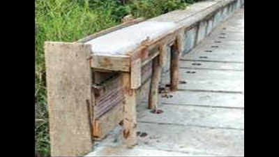 Infrastructure Corporation restores damaged parapet of Mungul road