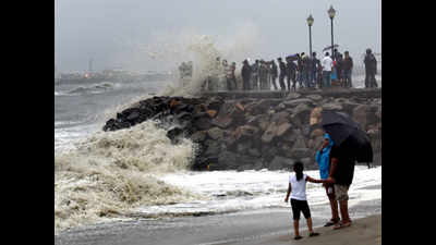 Visitors rush for selfies by rough sea in Kochi