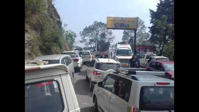 Summer rush leads to traffic jams in Uttarakhand hills, many sleep in open
