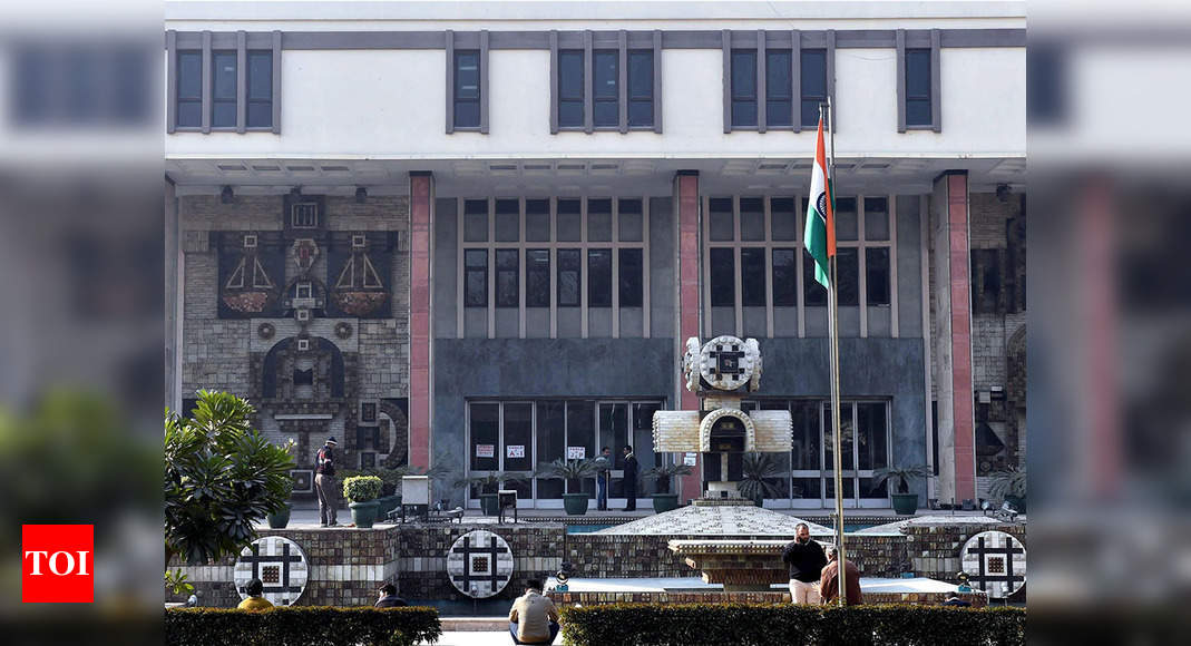 Delhi HC Seeks Centre, DU's Stand On Plea Challenging Varsity's New ...