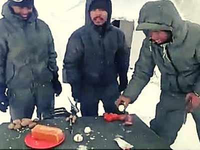 Viral: Siachen jawans show how they break eggs at minus 70 degrees