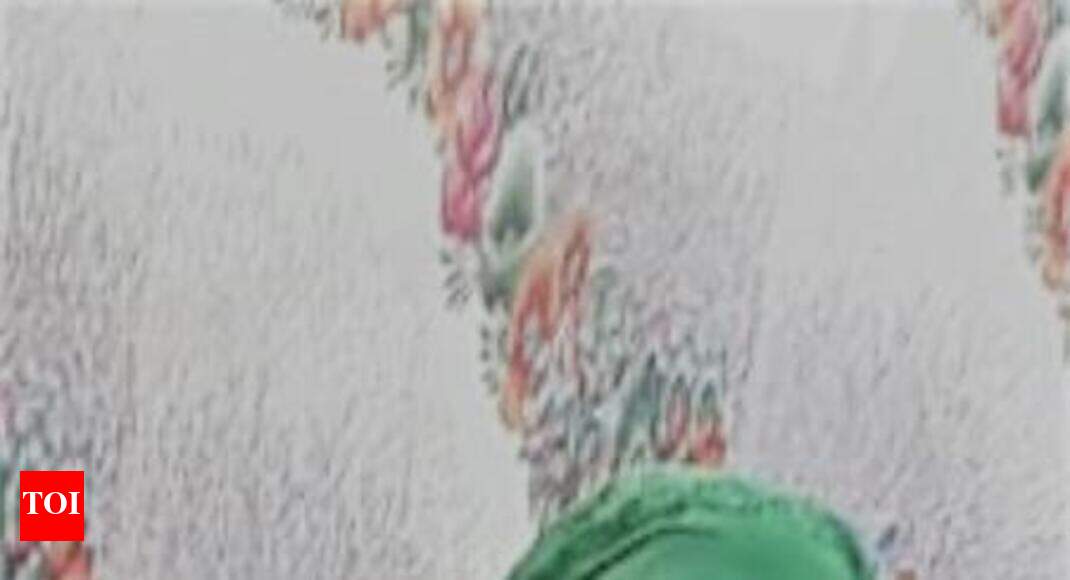 Guj: Woman flung out of 6-seater rickshaw dies