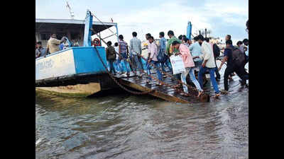 Gusty winds & high tide raise sea, river levels across Goa
