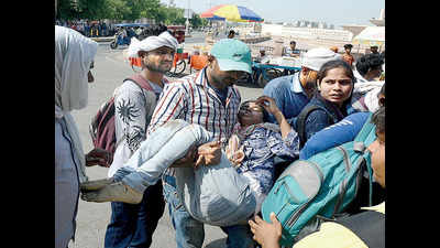 Lucknow: ‘Aspiring cops’ try to block road, 12 hurt in lathicharge