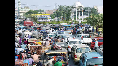 Encroachments, illegal parking continue to choke roads in Patna