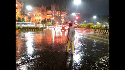 Another day of thunder, rains for Mumbai