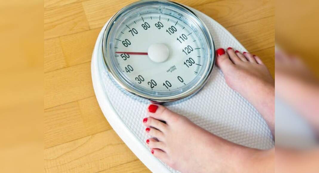 Weighing yourself daily while you vacation can prevent weight gain