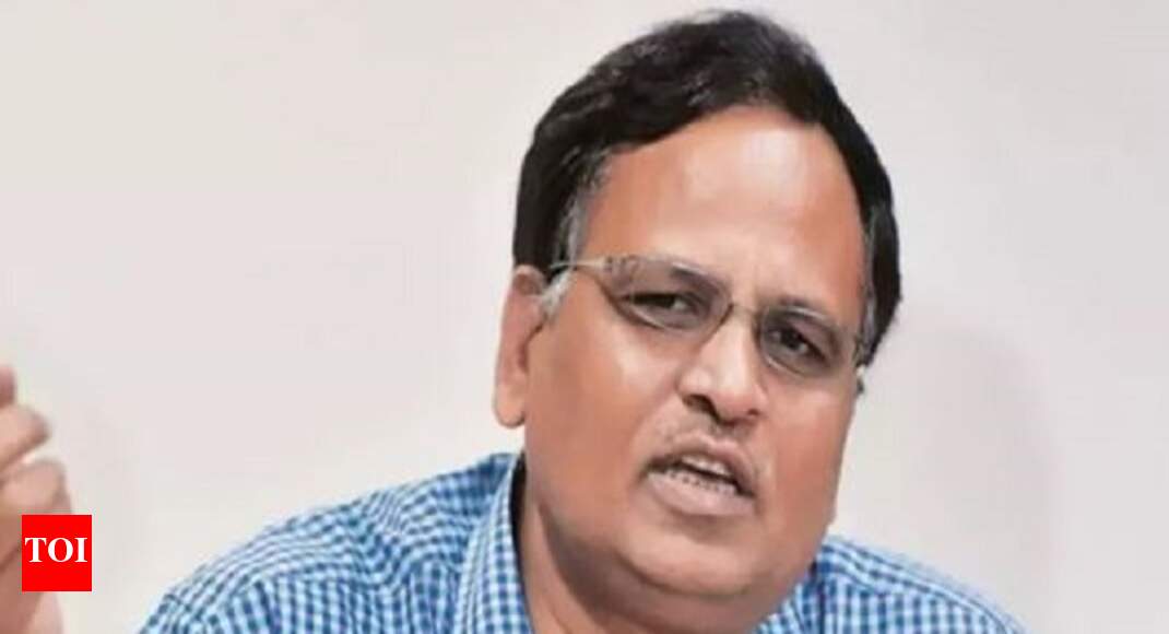 Delhi Power Minister Inaugurates Electric Vehicle Charging Station At South Ex Market | Delhi News
