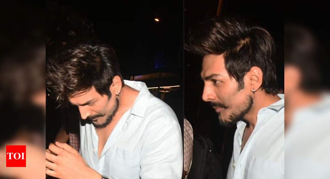 Photos: Kartik Aaryan snapped in his 'Love Aaj Kal 2' look; with a big  moustache and beard | Hindi Movie News - Times of India