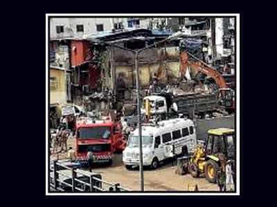 Bombay HC shows squatters in Behrampada the door