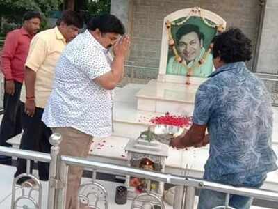 Tamil star Prabhu pays his respects at late Dr Rajkumar's memorial