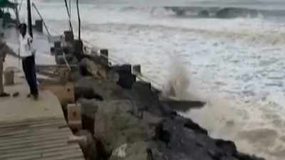 Very severe' Cyclone Vayu to hit Gujarat today; 2.8 lakh evacuated