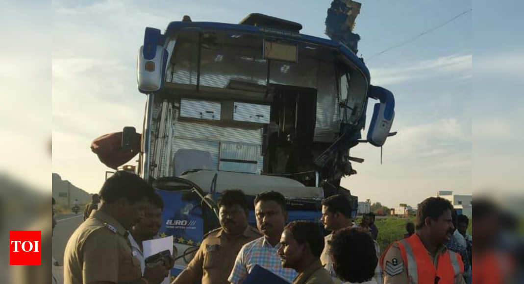 Three die as omnibus rams truck in Tamil Nadu | Chennai News - Times of ...