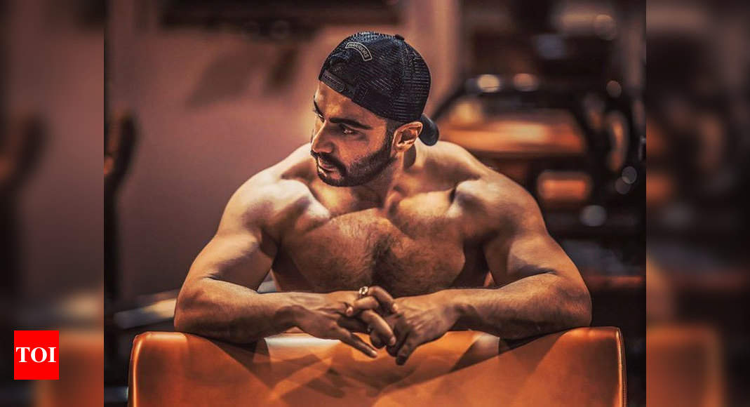 Watch Arjun Kapoor Shows Off His Ripped Physique While Flexing
